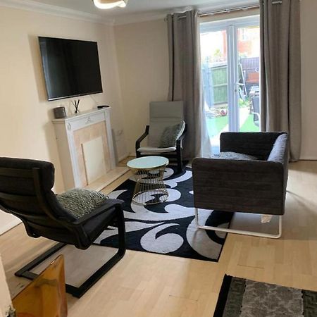 Villa Charming 2-Bed House In Londra Esterno foto