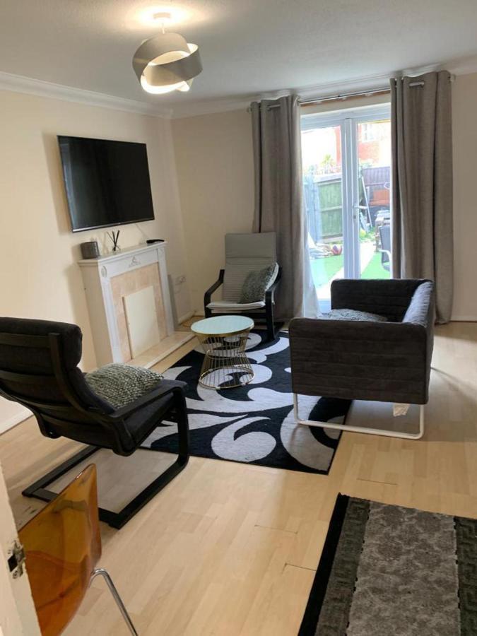 Villa Charming 2-Bed House In Londra Esterno foto