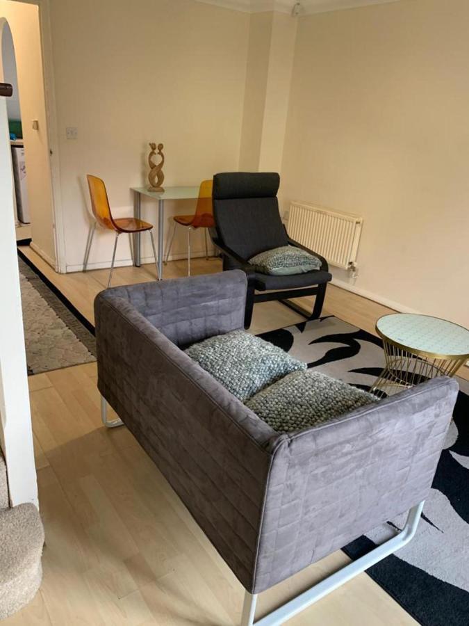 Villa Charming 2-Bed House In Londra Esterno foto