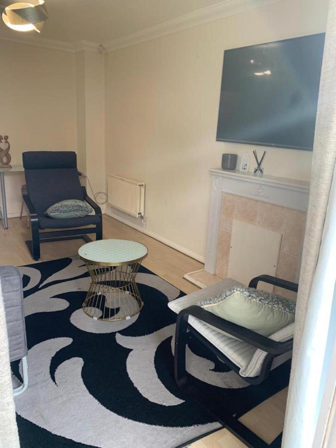 Villa Charming 2-Bed House In Londra Esterno foto