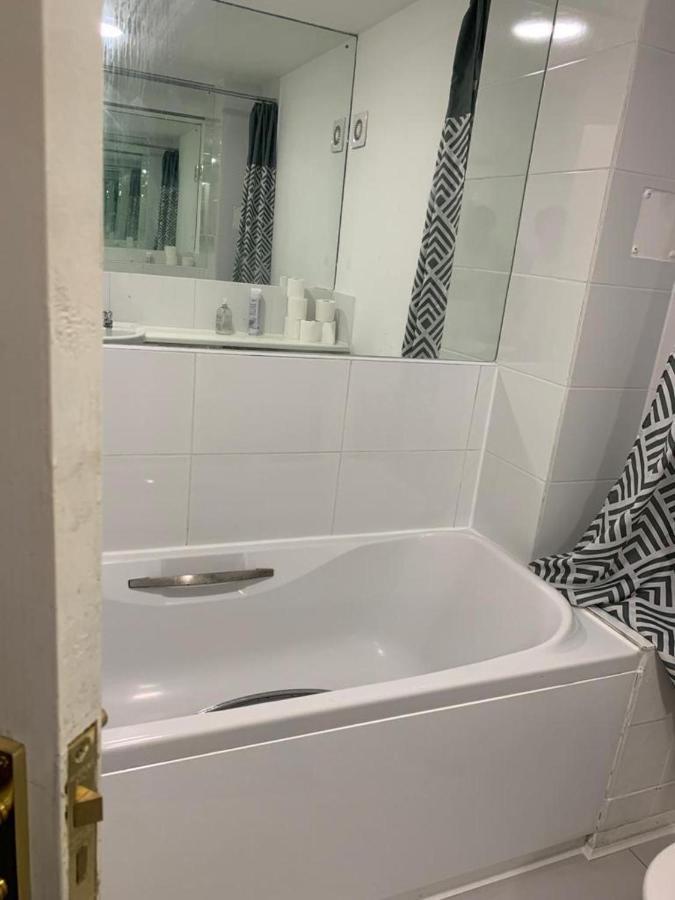 Villa Charming 2-Bed House In Londra Esterno foto